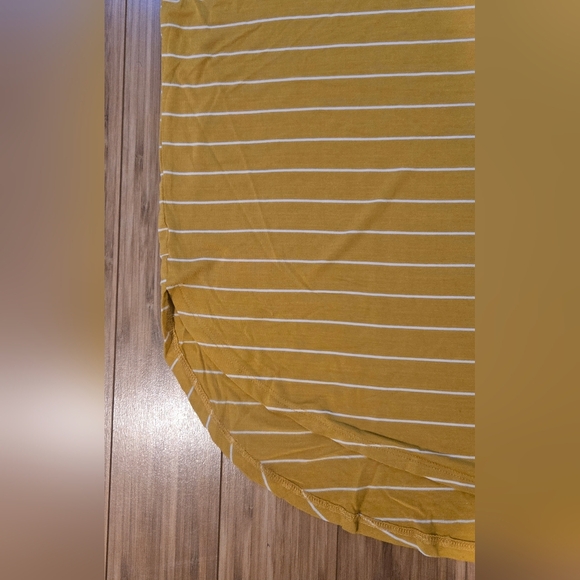 NWOT Universal Thread Yellow Striped Short Sleeve Tee - Picture 2 of 9
